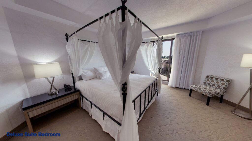 Deluxe-Suite-Bedroom-.jpg